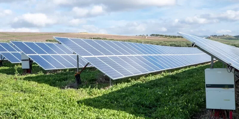 Sungrow emea VC m6 U Lj J6 Y unsplash W800 H600 Mcrop upscale I1 Q90 L Bfff P50 50